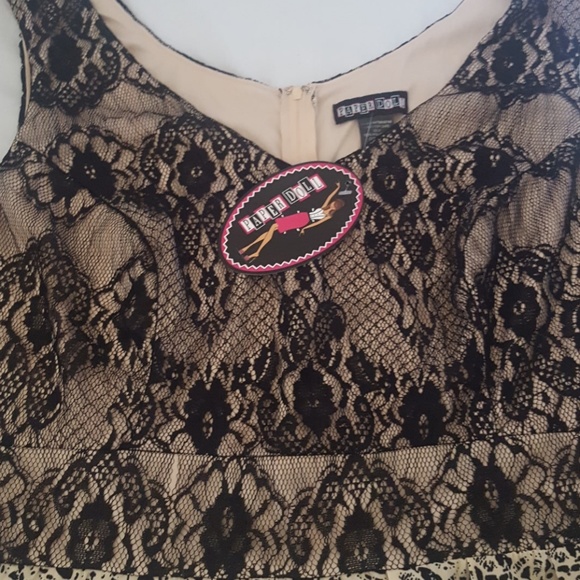Romantic Lacey NWT party dress by Paperdoll - Picture 5 of 7